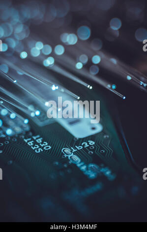Glühen, Platte von Chips mit Fiber optic Lichter Stockfoto