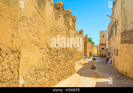 Die alten Sfax ist die typische mittelalterliche arabische Stadt mit gut erhaltenen Stadtmauern, engen Gassen und alten Häusern, Tunesien. Stockfoto