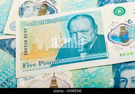 Nahaufnahme von Winston Churchill auf einem englischen britischen Bargeld Banknoten neue Polymer fünf-Pfund-Banknoten England Großbritannien Stockfoto