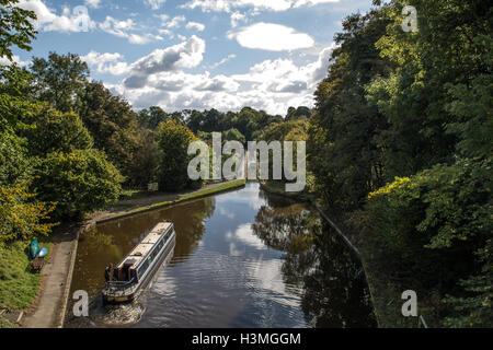 Narrowboat Chirk Aquädukt am Llangollen Kanal überqueren der England-Wales Grenzübertritt Stockfoto