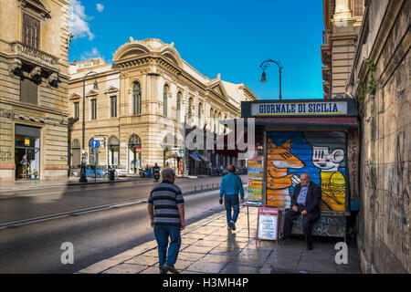 Italien, Sizilien, Palermo, Via Roma Stockfoto