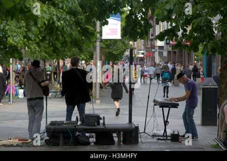 Straßenmusikanten als Straßenmusikant auf Sauchiehall Street, Glasgow Stockfoto