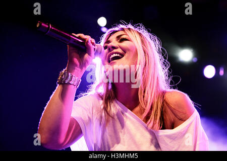 BARCELONA - 28 FEB: Amaia Montero (Künstler) Konzert in Barts Stadium am 28. Februar 2015 in Barcelona, Spanien. Stockfoto