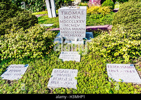 Gräber der Familie von Thomas Mann auf dem Friedhof Kilchberg in Kilchberg bei Zürich, Schweiz; Stockfoto