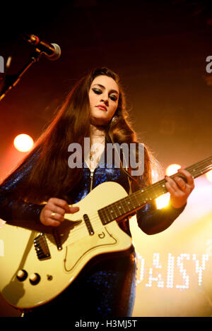 BARCELONA - 7 MAR: Kitty, Daisy und Lewis (R&B, Swing, Blues, Country und Rockabilly Band) führt in Bikini Stadium. Stockfoto