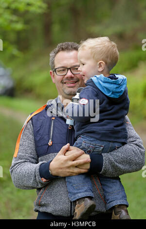 Vater mit seinen kleinen Sohn Stockfoto