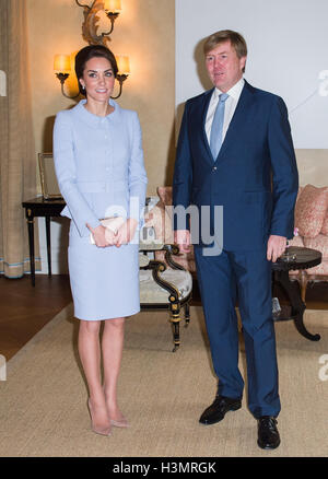 Die Herzogin von Cambridge trifft König Willem Alexander der Niederlande an Villa Eikenhorst in den Haag, Niederlande. Stockfoto