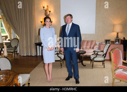 Die Herzogin von Cambridge trifft König Willem Alexander der Niederlande an Villa Eikenhorst in den Haag, Niederlande. Stockfoto