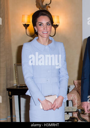 Die Herzogin von Cambridge trifft König Willem Alexander der Niederlande an Villa Eikenhorst in den Haag, Niederlande. Stockfoto