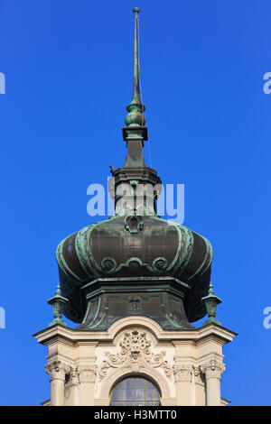 Turmspitze des Glockenturms im Festetics Palace (1745) in Keszthely, Ungarn Stockfoto