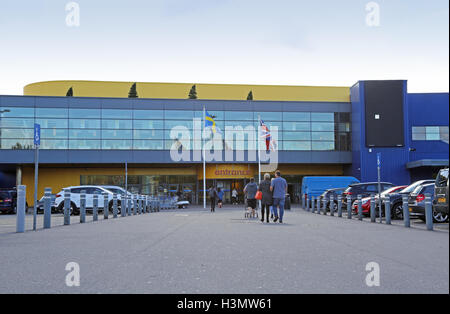 Eingang zum Ikea Einrichtungshaus, Valley Park, Croydon, UK. A-Dur aus der Stadt, shopping-district in Süd-London, UKK Stockfoto