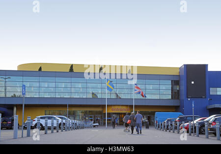 Eingang zum Ikea Einrichtungshaus, Valley Park, Croydon, UK. A-Dur aus der Stadt, shopping-district in Süd-London, UK Stockfoto