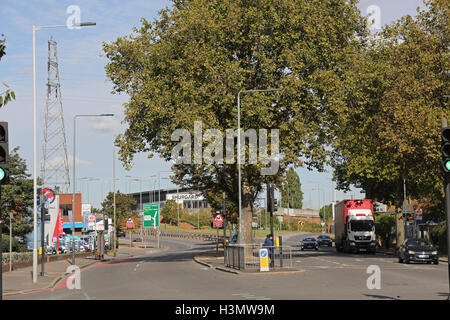 Die Purley Weg Schnellstraße, Croydon, UK. A-Dur aus der Stadt, shopping-district in Süd-London, UK. Blick nach Norden. Stockfoto