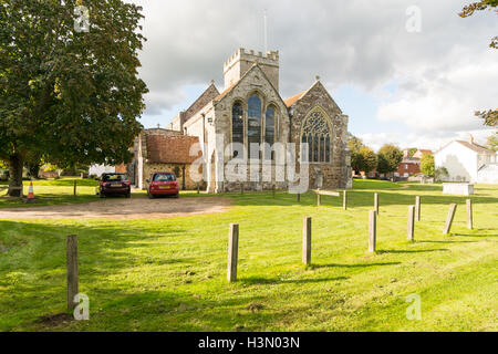 Die Rückseite des St. Marys Kirche, Fordingbridge, Hampshire, UK. Stockfoto