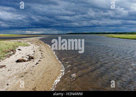 Stürmischer Himmel über St. Louis Lagune und Kellys Beach im Kouchibouguac National Park New Brunswick, Kanada Stockfoto