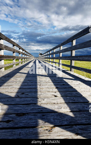 Dramatische Himmel über Kellys Strand Gehweg im Kouchibouguac National Park New Brunswick, Kanada Stockfoto