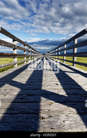 Dramatische Himmel über Kellys Strand Gehweg im Kouchibouguac National Park New Brunswick, Kanada Stockfoto