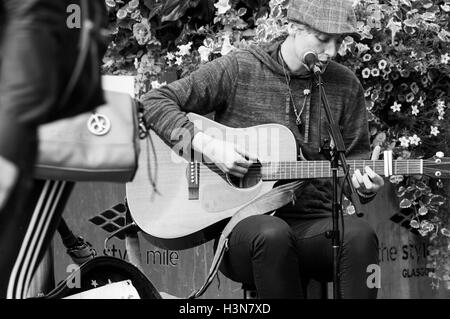 Glasgow Straßenfotografie - Busker Stockfoto