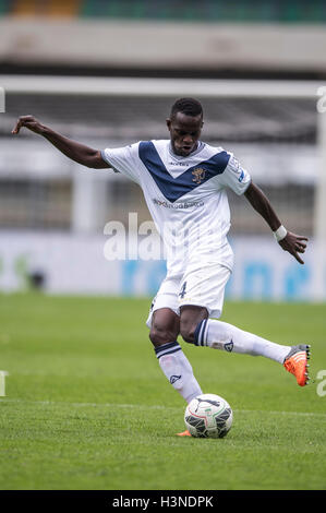 Verona, Italien. 9. Oktober 2016. Racine Coly (Brescia) Fußball: Italienisch "Serie B" match zwischen Hellas Verona 2-2 Brescia im Marc Antonio Bentegodi Stadium in Verona, Italien. © Maurizio Borsari/AFLO/Alamy Live-Nachrichten Stockfoto