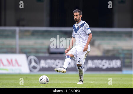 Verona, Italien. 9. Oktober 2016. Giampiero Pinzi (Brescia) Fußball: Italienisch "Serie B" match zwischen Hellas Verona 2-2 Brescia im Marc Antonio Bentegodi Stadium in Verona, Italien. © Maurizio Borsari/AFLO/Alamy Live-Nachrichten Stockfoto