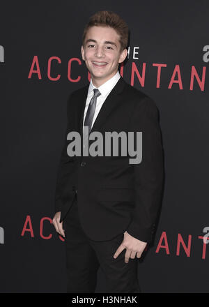 HOLLYWOOD, CA - 10 Oktober: Jake Presley bei der Los Angeles Weltpremiere von The Buchhalter im TCL Chinese Theater am 10. Oktober 2016 in Hollywood, Kalifornien. Bildnachweis: mpi991/MediaPunch Stockfoto