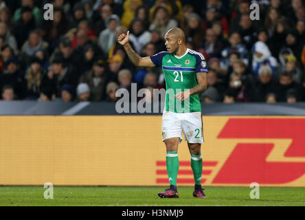 Hannover, Deutschland. 11. Oktober 2016. Fußball: WM-Qualifikation, Deutschland - Nordirland, Gruppenphase, Gruppe C, 3. Spieltag bin 11.10.2016 in der HDI-Arena in Hannover (Niedersachsen). Josh Magennis von Nordirland Gestikuliert. Foto: Friso Gentsch/Dpa/Alamy Live News Stockfoto