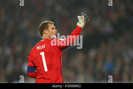 Hannover, Deutschland. 11. Oktober 2016. Fußball: WM-Qualifikation, Deutschland - Nordirland, Gruppenphase, Gruppe C, 3. Spieltag bin 11.10.2016 in der HDI-Arena in Hannover (Niedersachsen). Deutschlands Torwart Manuel Neuer Gestikuliert. Foto: Friso Gentsch/Dpa/Alamy Live News Stockfoto