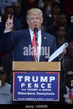 Wilkes Barr, PA, USA. 10. Oktober 2016. Republikanische Präsidentschaftskandidat Donald Trump spricht während einer Kampagne Auftritt an der Mohegan Sun Arena in Wilkes-Barre, Pa am 10. Oktober 2016. © Dennis Van Tine/Medien Punch/Alamy Live-Nachrichten Stockfoto