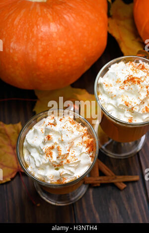 Kürbis würzig Latte, Ansicht von oben Stockfoto