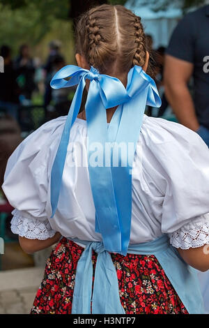 Detail der traditionellen ungarischen Tracht getragen von den Frauen des ethnischen ungarischen aus Banat, Rumänien. Stockfoto