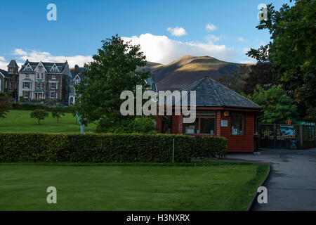 Einen malerischen Blick auf Hope Park, Keswick mit Skiddaw im Hintergrund in der Lake District National Park, Cumbria, England Stockfoto