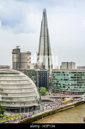 Großbritannien, England, London, Themse, Blick auf den Flussufern Southwark mit dem Rathaus, Queen-Spaziergang und die Scherbe Stockfoto