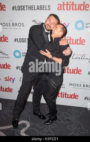 NUR zur redaktionellen Nutzung Ben Cohen (links) und Julien MacDonald besuchen 2016 Haltung Award 2016 Haltung Awards in Zusammenarbeit mit Virgin Holidays in 8 Northumberland Avenue, London. Stockfoto