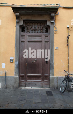 Italienische Tür Stockfoto