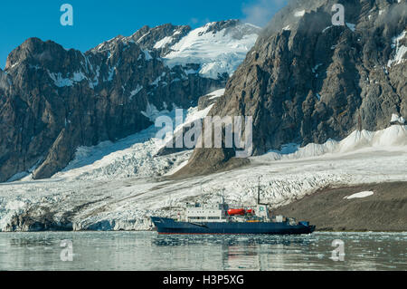 Polar Pionier im Samarinbreen, Spitzbergen, Norwegen Stockfoto