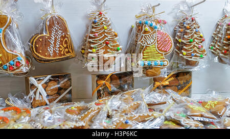 Vilnius, Litauen - 27. Dezember 2015: Lebkuchen unter anderen Cookies auf der Christmas Market Wilna. Selektiven Fokus Stockfoto