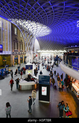 Kings Cross Station modernen Halle Stockfoto