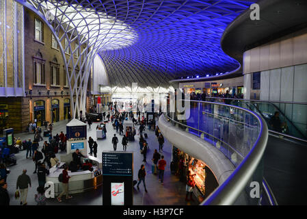 Kings Cross Station modernen Halle Stockfoto