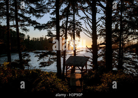 Sonnenuntergang auf der Terrasse Beach Resort - Ucluelet, Vancouver Island, British Columbia, Kanada Stockfoto