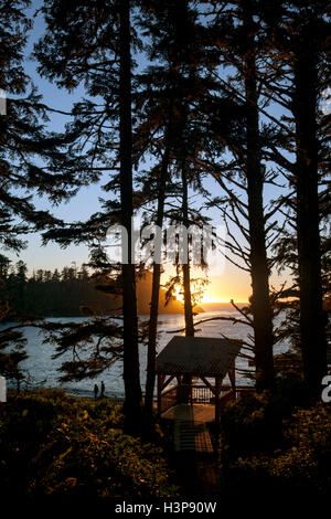 Sonnenuntergang auf der Terrasse Beach Resort - Ucluelet, Vancouver Island, British Columbia, Kanada Stockfoto