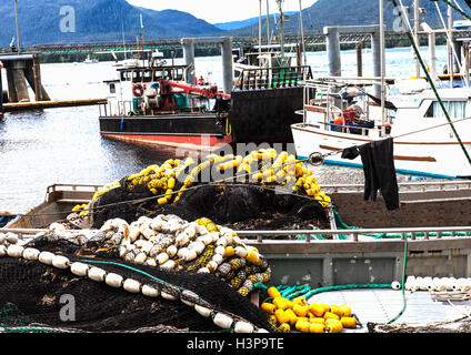 Lachs Angeln Boote mit Netzen zu segeln wird vorbereitet Stockfoto