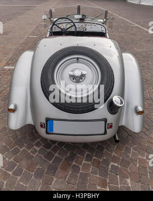 SIRMIONE, Provinz Brescia, Italien Mai 08 unbekannten crew auf ein altes Auto BMW 328 1938 läuft im italienischen historischen Rallye Mille Miglia 2014 Stockfoto