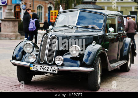 Tarnopol, Ukraine - 9. Oktober 2016: Alte Retro-Oldtimer BMW 326 cabriolet Stockfoto