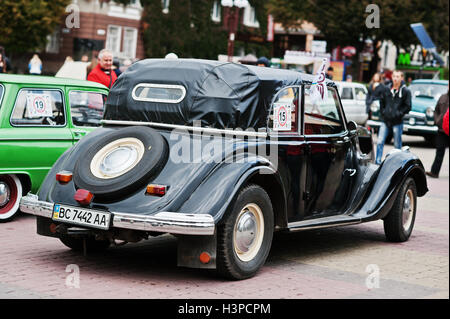 Tarnopol, Ukraine - 9. Oktober 2016: Alte Retro-Oldtimer BMW 326 cabriolet Stockfoto