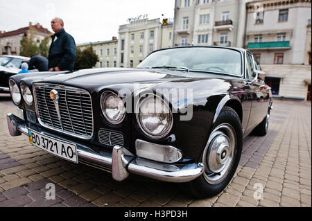 Tarnopol, Ukraine - 9. Oktober 2016: Retro-Oldtimer Jag Jaguar XJ6 Serie, Luxus-Autos, die durch die britische Automobilmarke verkauft Stockfoto