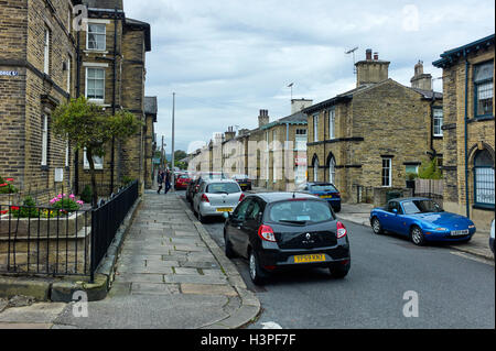 Häuser und Straßen im denkmalgeschützten Dorf Saltaire Stockfoto