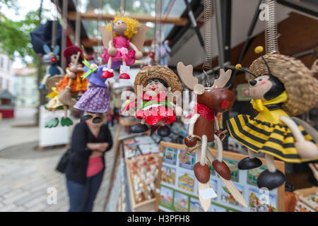 Bratislava, Slowakei - 7. Mai 2013: Geschenk und Souvenir-Shop in Altstadt Stockfoto