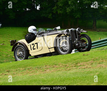 Andy King, MG PB Cream Cracker, Triple M registrieren Vs Austin 7 Challenge Rennen VSCC, Shuttleworth Trophy, Nuffield Trophy, Cadwel Stockfoto