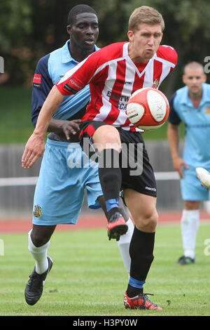 Lewis Smith in Aktion für unterstützt - AFC unterstützt Vs Maidstone United - Fußball Freundschaftsspiel auf der Stadion - 13.08.11 Stockfoto