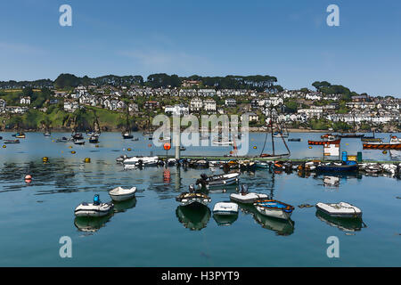 Yachten auf Fluss Fowey Cornwall aus Polruan in Sommer Abbildung Stockfoto